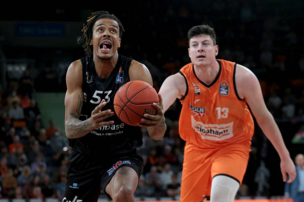 更传递着中 更传递着中