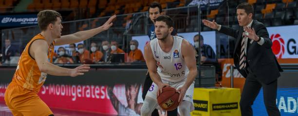 级俱乐部中 级俱乐部中